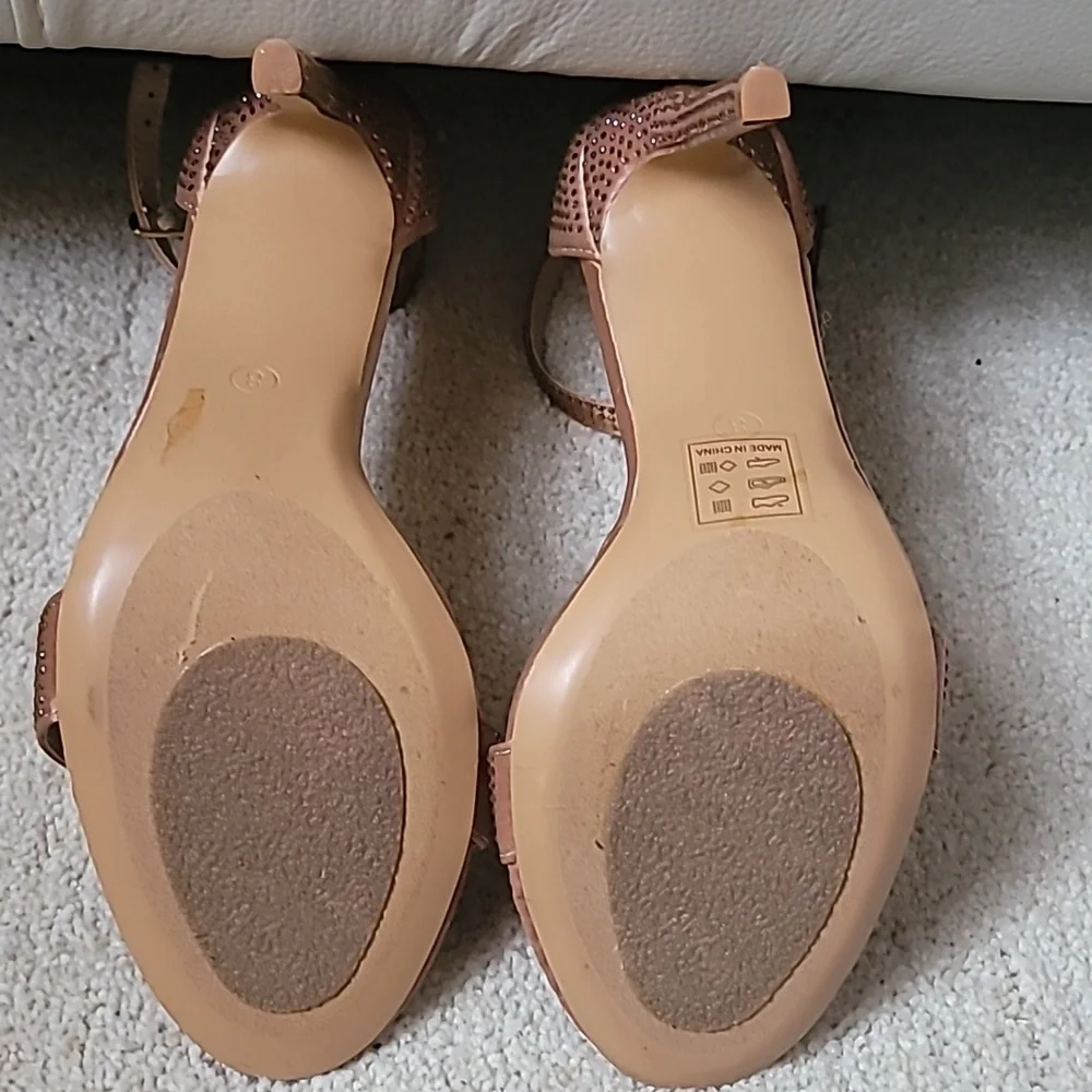 Shoes - Picture 4 of 4